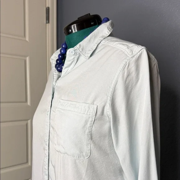 Eddie Bauer Light Blue Button Up Shirt Women’s L Tencel Rayon Soft Casual - Picture 3 of 11